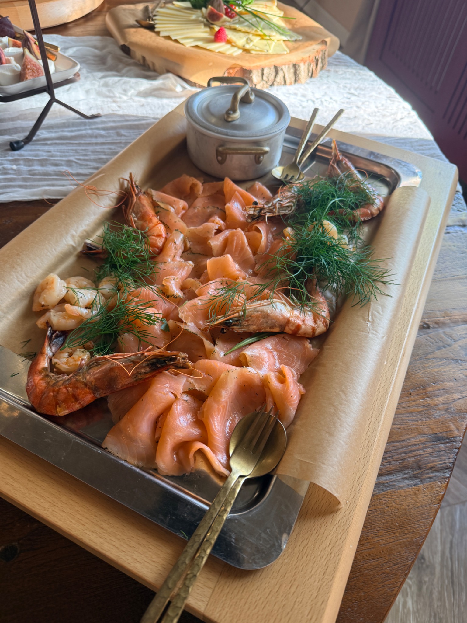 Lachs und Kräuter auf einem Buffet